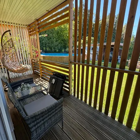 Sonnenblume Beheizter Pool Apartment